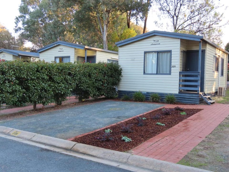 Albury Gardens Tourist Park Campground/ 
RV Resort in Albury