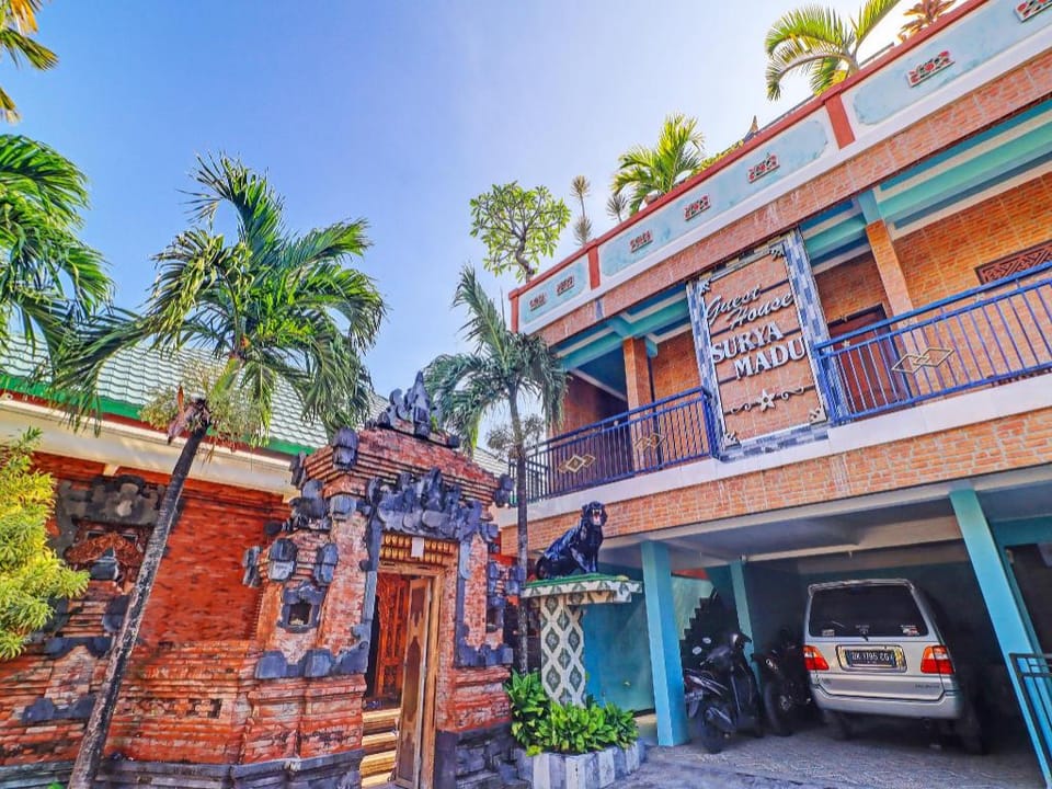 OYO 92175 Surya Madu Guest House Near Pantai Kelan Hotel in Kuta