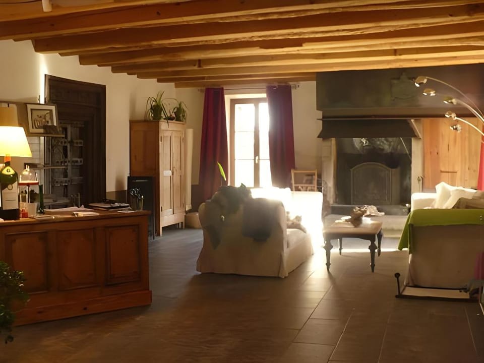 Les chambres d'hotes Les Délices de Lavoûte Hotel in Auvergne-Rhône-Alpes