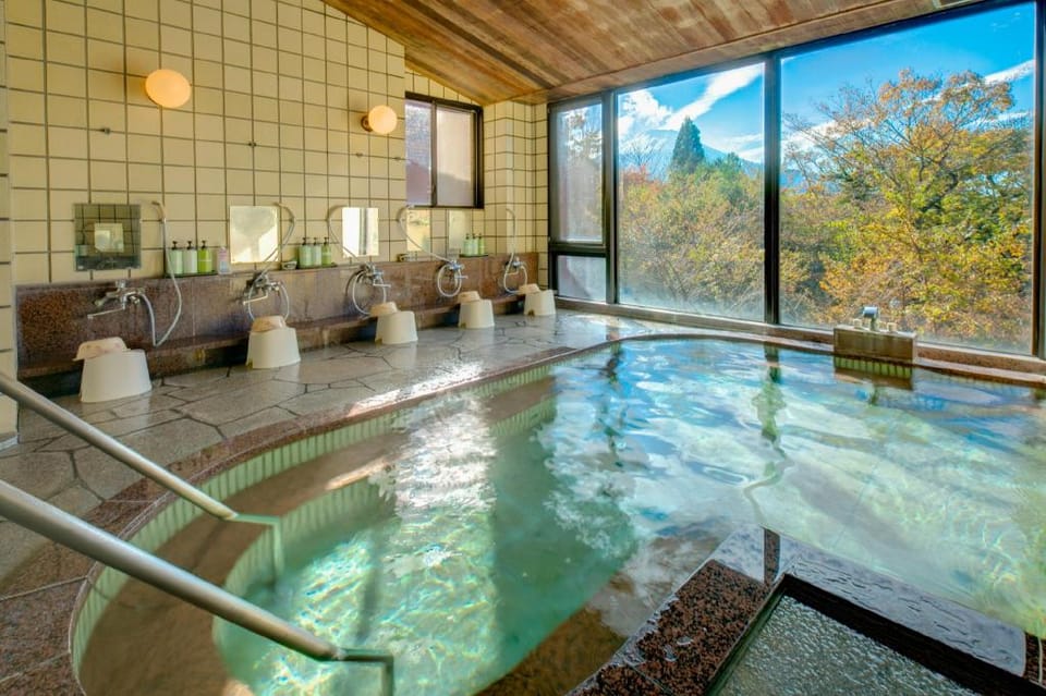 Yamanakako Shuzanso Ryokan in Shizuoka Prefecture