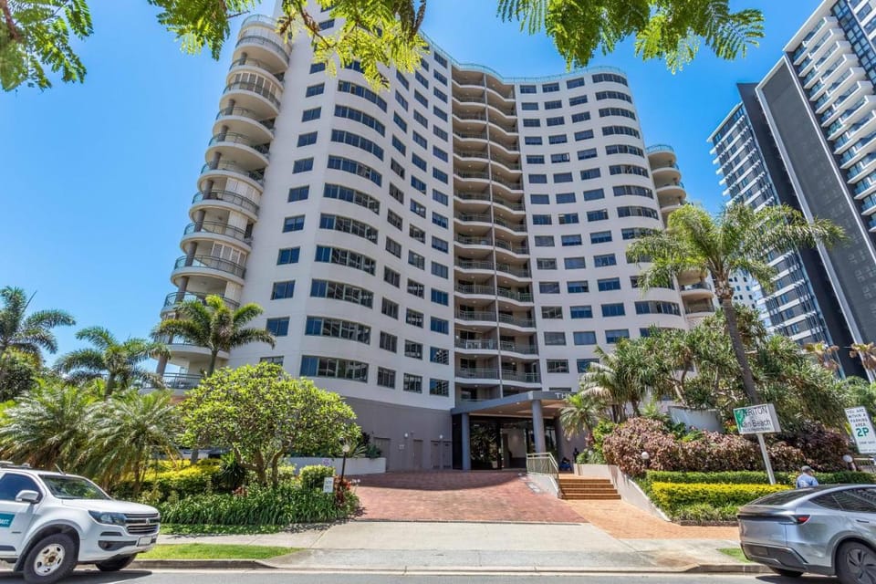 The Meriton Apartments on Main Beach Apartment hotel in Surfers Paradise