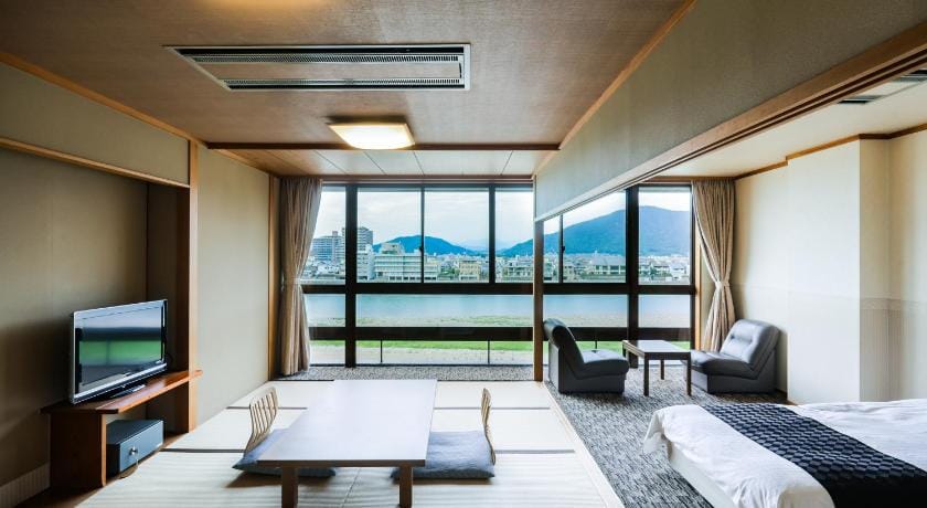Nagaragawa Spa Hotel Park Ryokan in Gifu, Japan