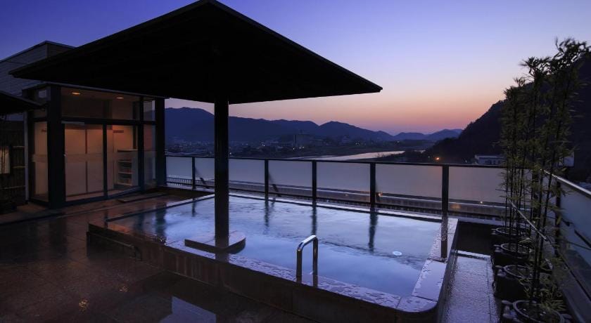 Nagaragawa Spa Hotel Park Ryokan in Gifu, Japan