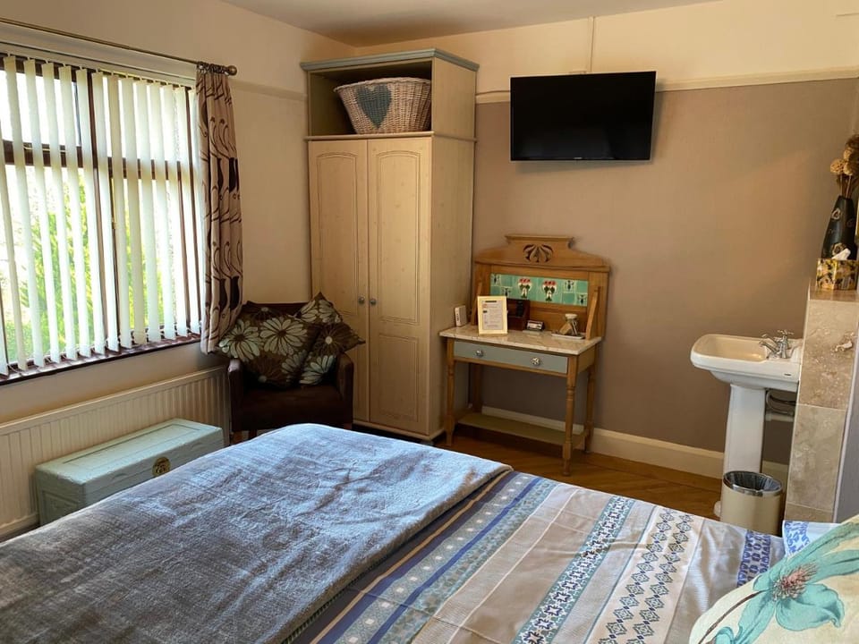 Orchard Side Bed and Breakfast Bed and Breakfast in Wychavon District