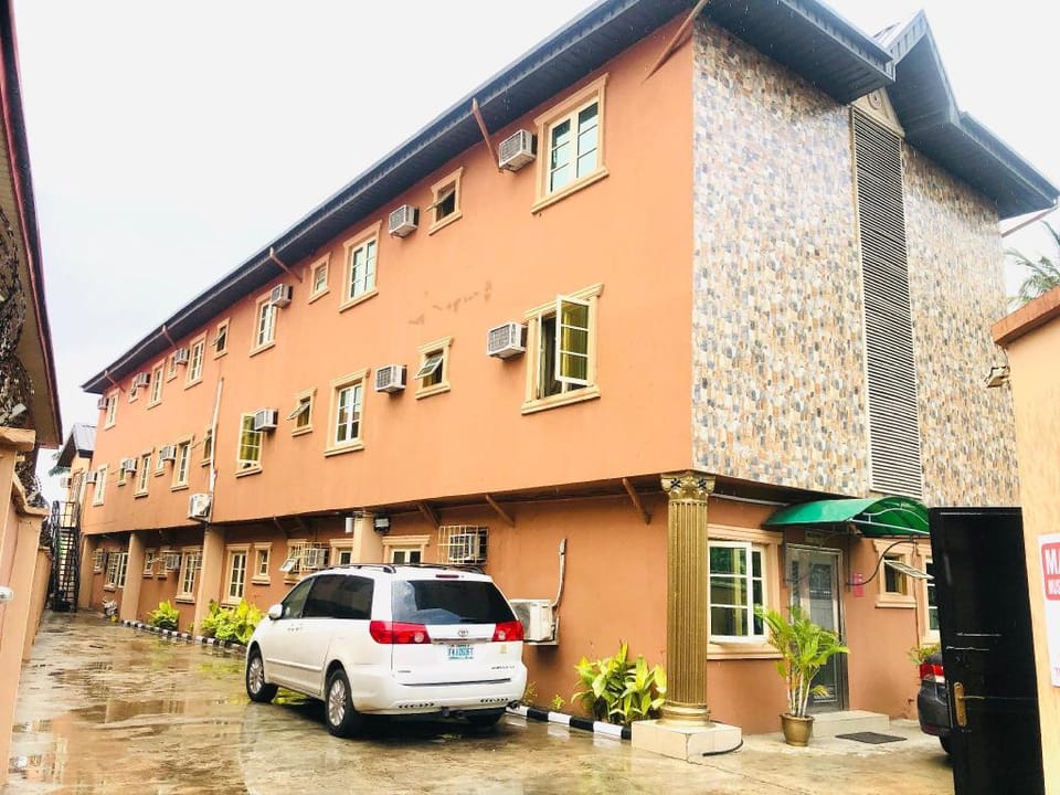 De Lawrence Court & Suites Hotel in Lagos
