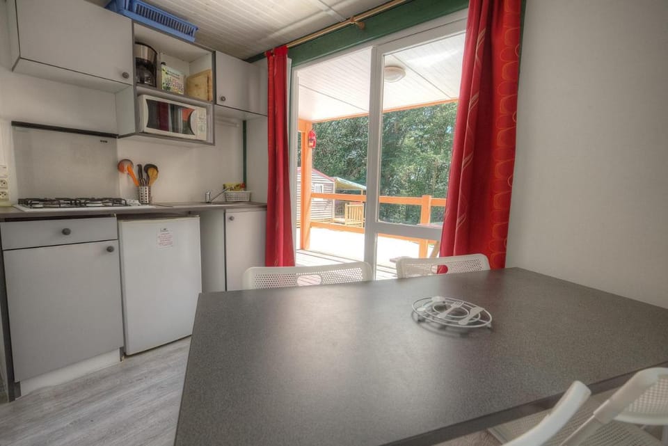 Les Chalets du Périgord Campground/ 
RV Resort in Occitanie