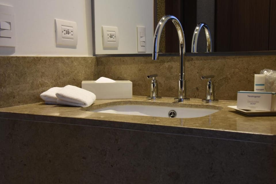 Hampton Inn By Hilton Bogota Usaquen Hotel in Bogota
