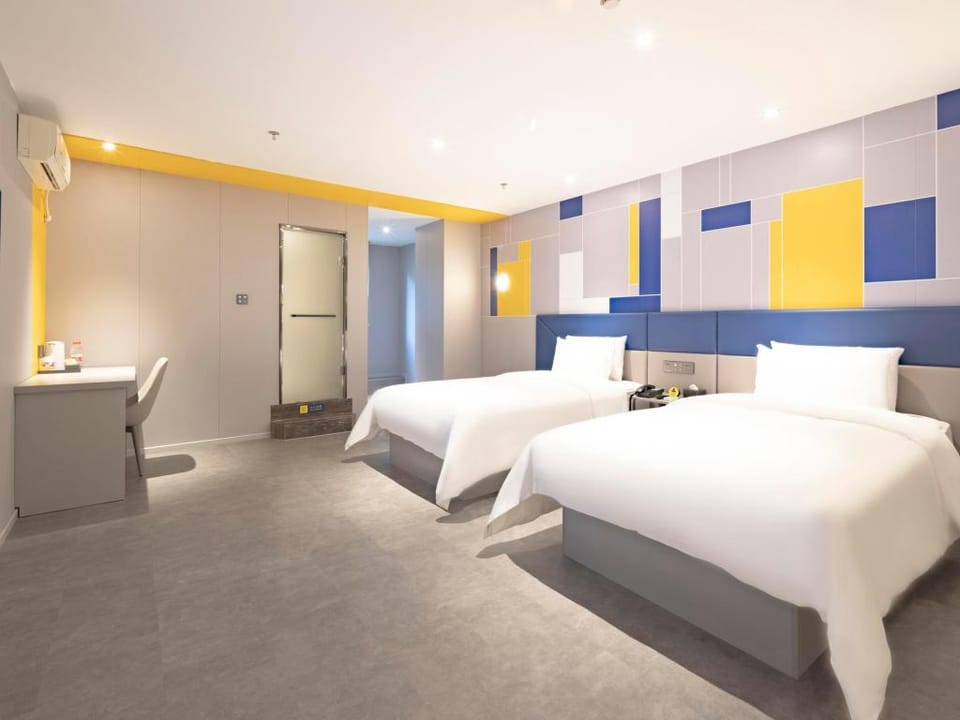 7 Days Inn Shenzhen Xuefu Road Daxindi Metro Station Hotel in Hong Kong