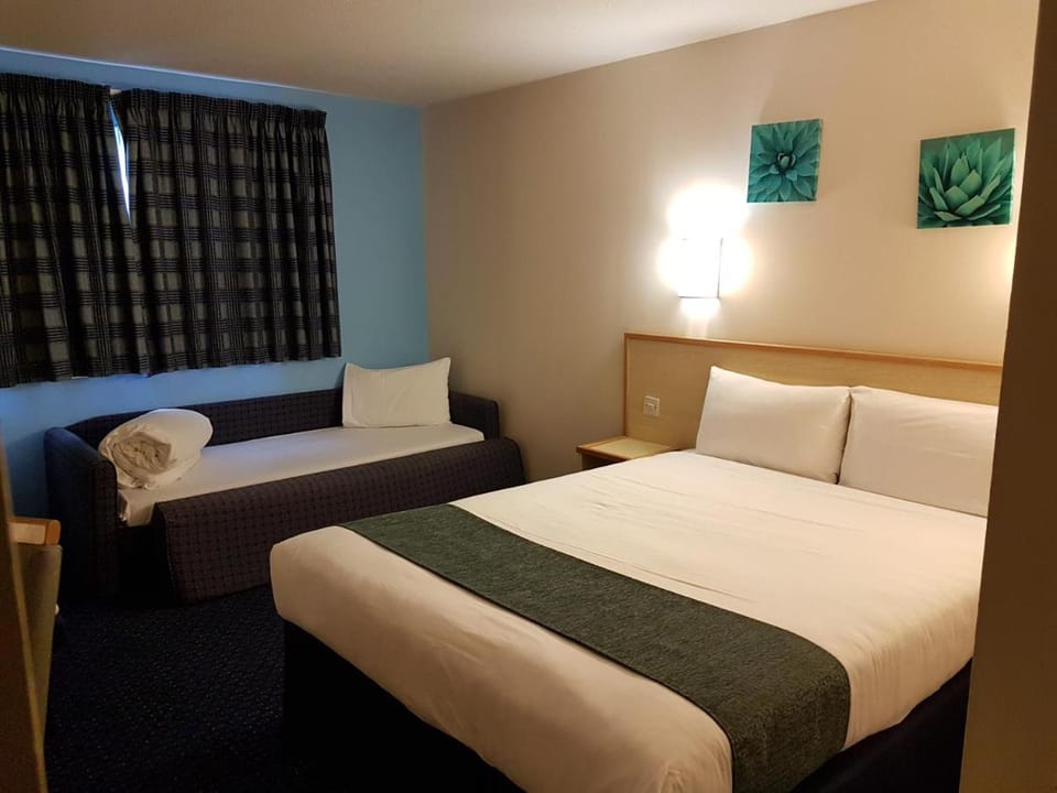 Days Inn Sutton Scotney North Hotel in Test Valley District