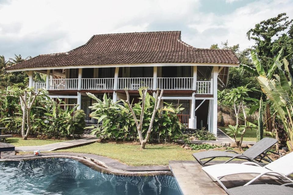 Anggrek Putih cooking class and guest house Senggigi Bed and Breakfast in Batu Layar