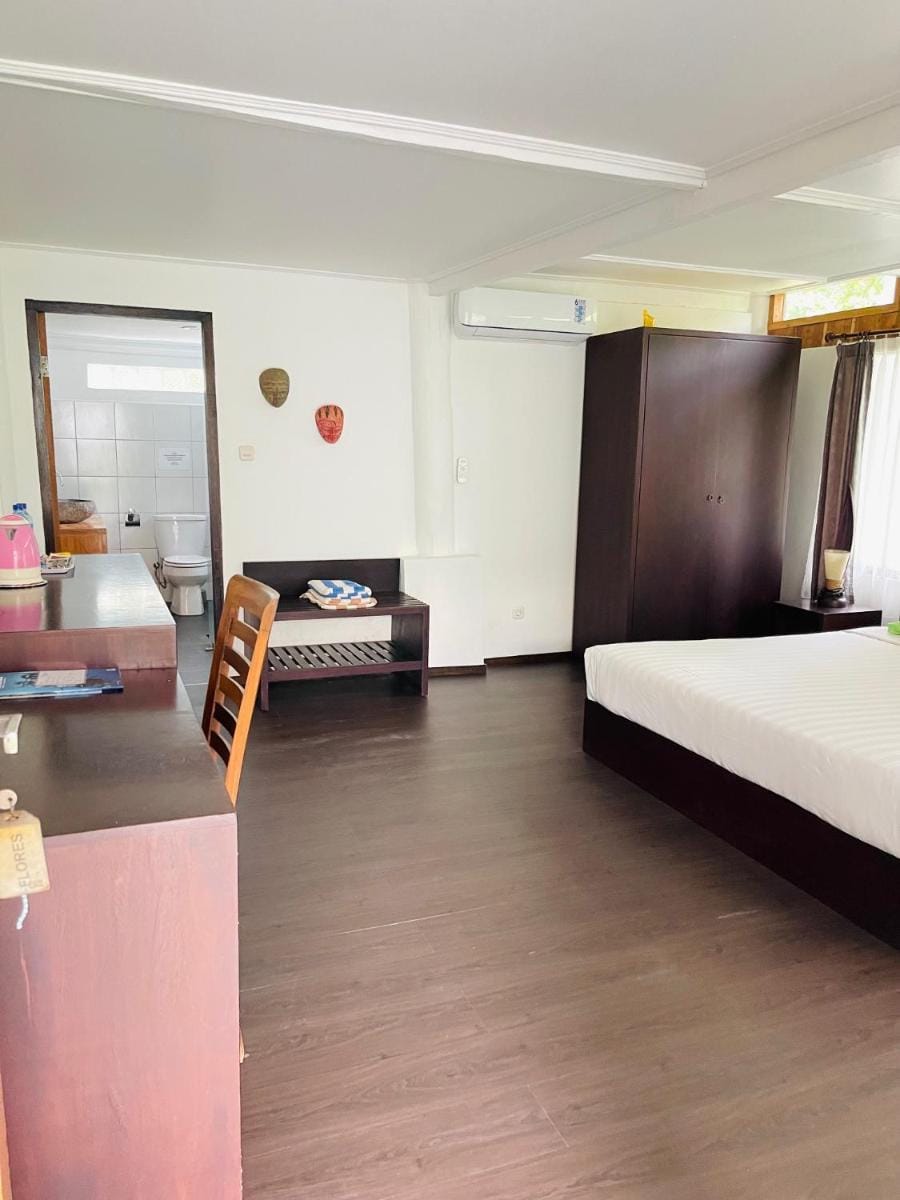 Anggrek Putih cooking class and guest house Senggigi Bed and Breakfast in Batu Layar