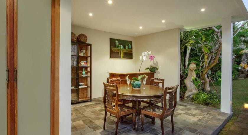 Room & Vespa Suite 3 Bed and Breakfast in Kuta