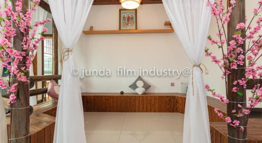 Hotel California Zhangjiajie Bed and Breakfast in Hubei