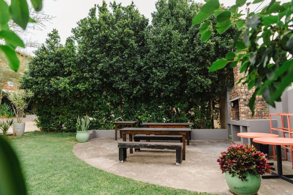 VJ's Guesthouse & Restaurant Hotel in Port Elizabeth