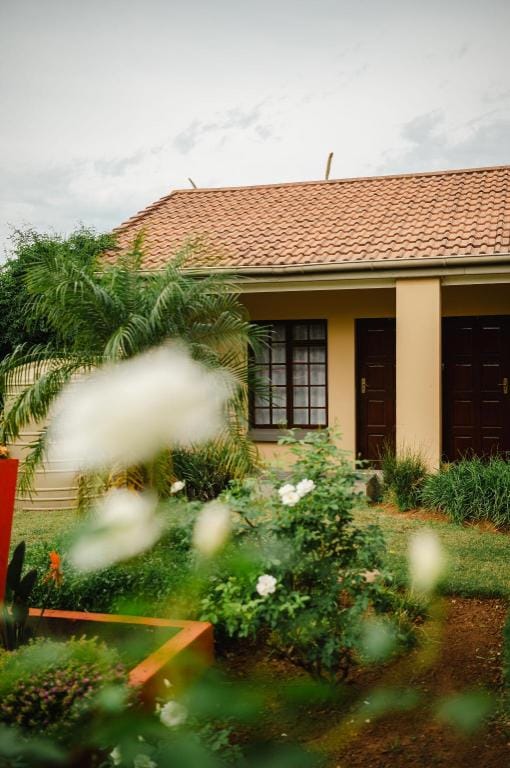 VJ's Guesthouse & Restaurant Hotel in Port Elizabeth