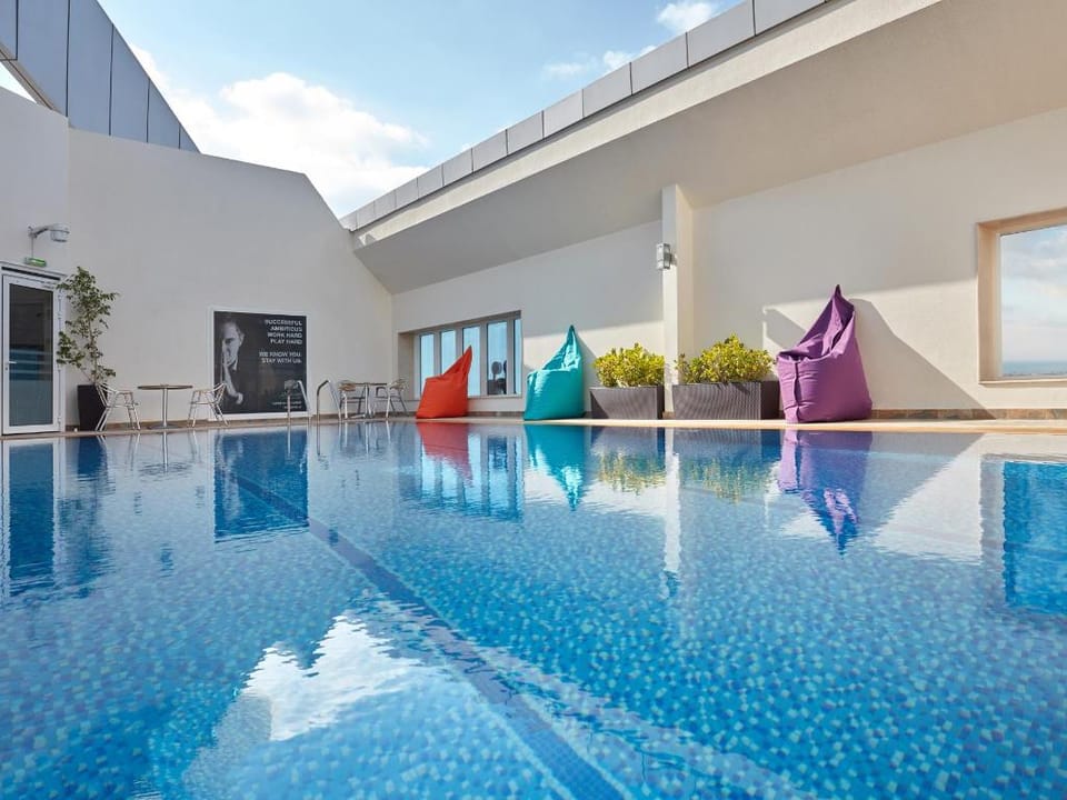 Jannah Burj Al Sarab Hotel in Abu Dhabi