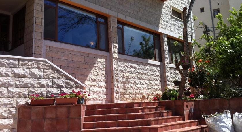 Miriam Short Term Rental Bed and Breakfast in North District