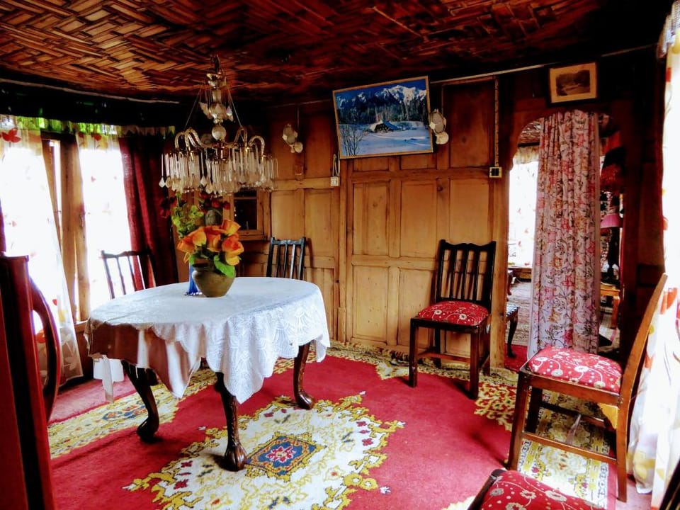 House Boat Royal Lodge Docked boat in India