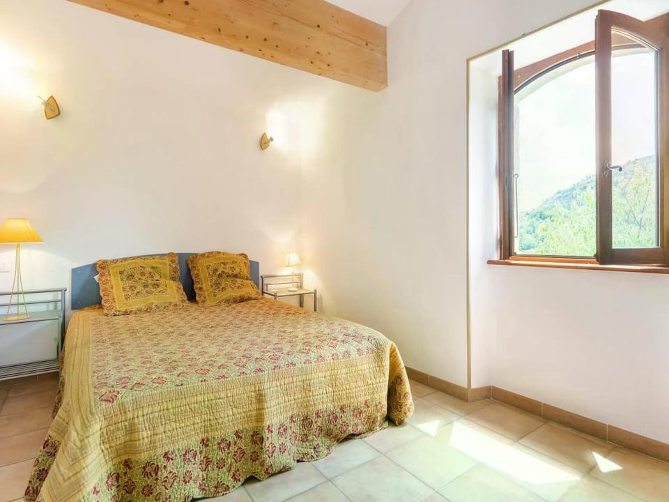 Holiday Home in Les Assions near Bois de Paiolive Vacation rental in Auvergne-Rhône-Alpes