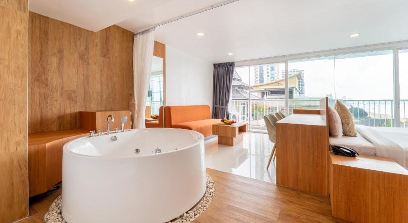 Rodina Beach Hotel Hotel in Pattaya City
