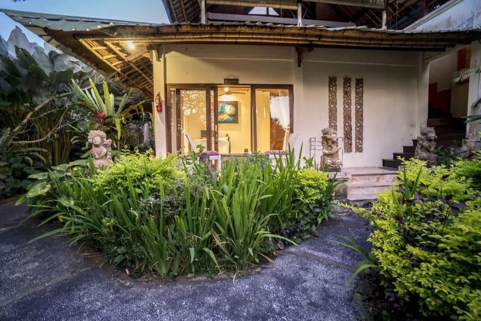 Gajah Biru Bungalows Bed and Breakfast in Bali