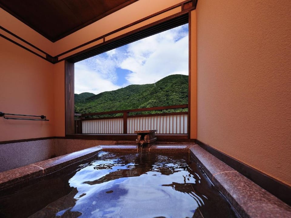 Hakoneyumoto Onsen Yaeikan Ryokan in Hakone