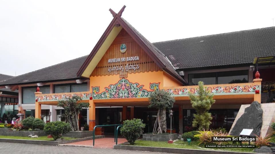 Bantal Guling Alun Alun Bandung Bed and Breakfast in Bandung