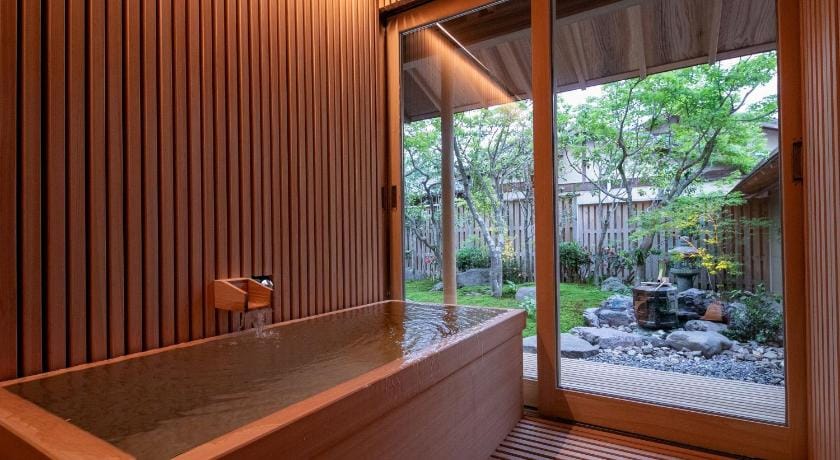 Ryokan Yakakutei Hotel in Japan