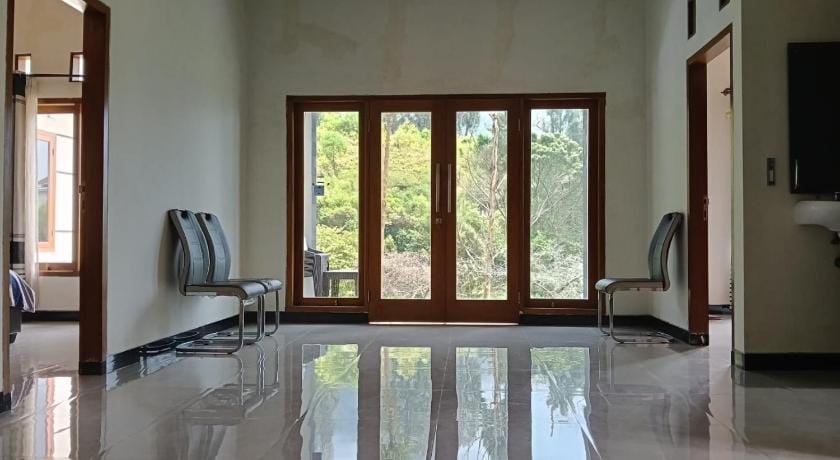 Savana Guesthouse Hotel in East Java