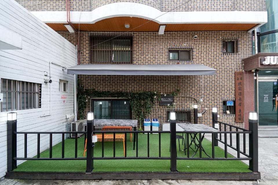 Jun Guesthouse Hongdae Bed and Breakfast in Seoul