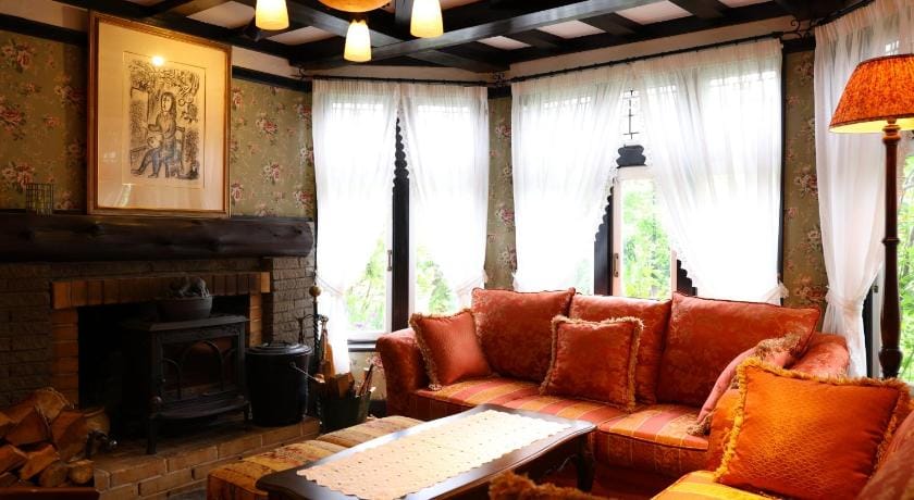 Petit Hotel & Restaurant Old Age Bed and Breakfast in Nagano Prefecture