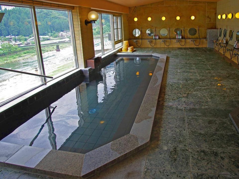 Gero Onsen Yukyunohana Ryokan in Tokyo Prefecture