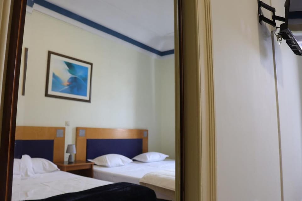 MIDIS - Local Accommodation Bed and Breakfast in Lisbon
