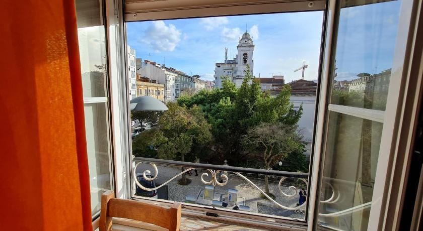 SHANGRI-LA HOSTEL ANJOS Bed and Breakfast in Lisbon