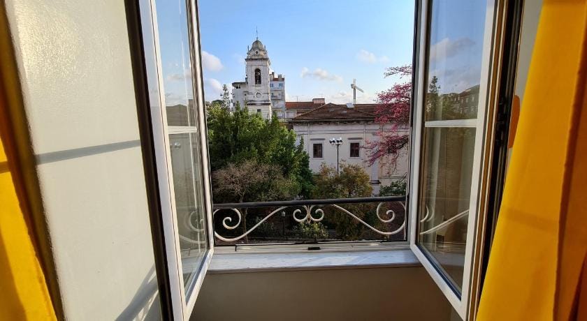 SHANGRI-LA HOSTEL ANJOS Bed and Breakfast in Lisbon