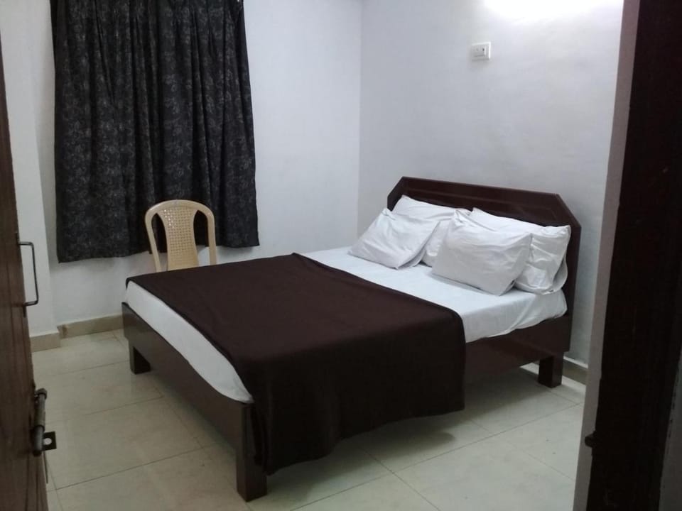 Nayath Serviced Apartments, Homely Stay for Families only since 2011 Close to Bus, Railway Stations, Near to Reliance Mart, Srinivasam complex and many Restaurants Fully Furnished Kitchen Pet Friendly Apartment in Tirupati