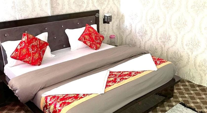 Pangong Delight Camps and Cottages Campground/ 
RV Resort in India