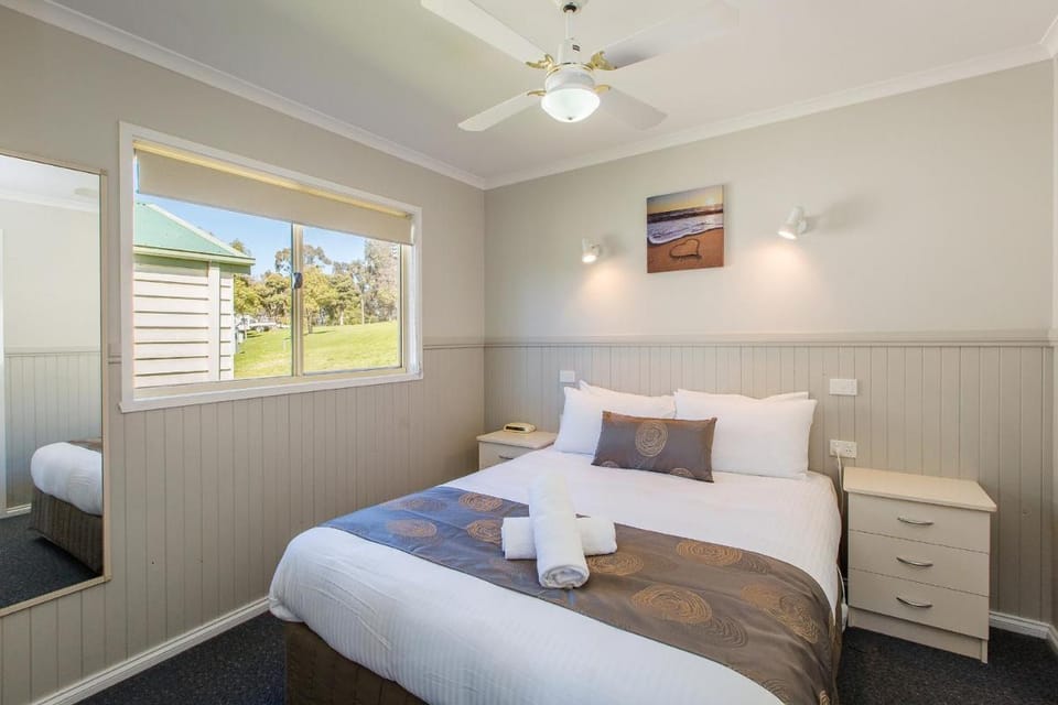Discovery Parks - Lake Hume, New South Wales Campground/ 
RV Resort in Victoria