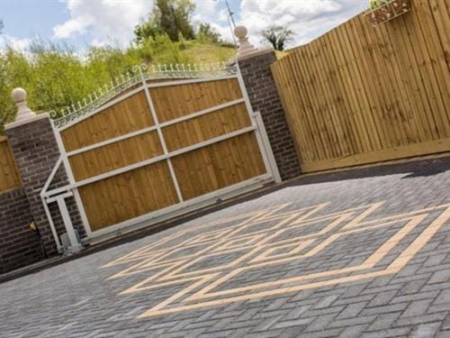 Queen Bee & B Bed and Breakfast in Merthyr Tydfil