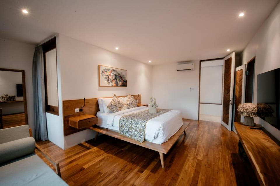 Luxury Villa Seminyak near beach and Potato Head Villa in North Kuta