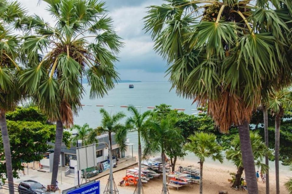 G.I Lodge Hotel in Pattaya City