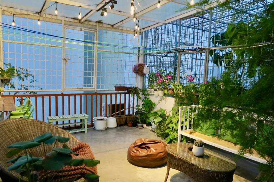Les Fleurs Bangkok Hostel Bed and Breakfast in Bangkok