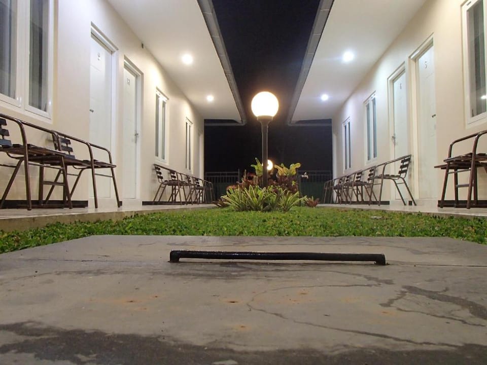 Shakila Guest House Bed and Breakfast in Batu