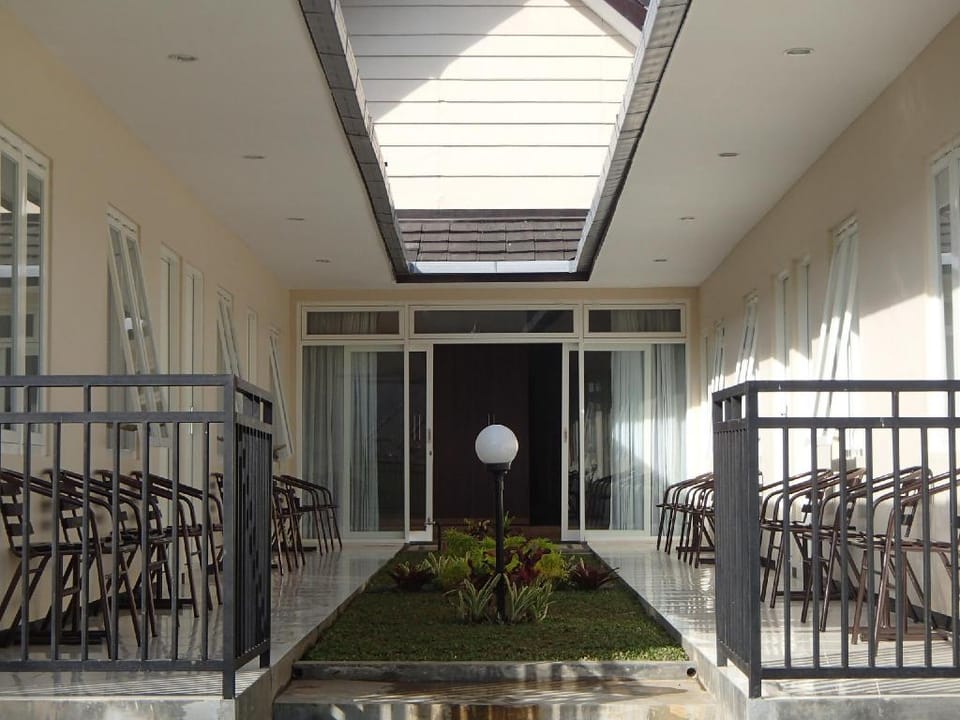 Shakila Guest House Bed and Breakfast in Batu