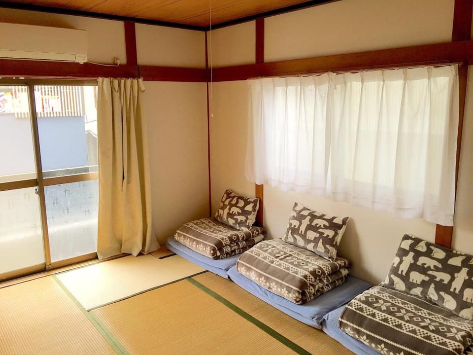 Osaka Tengachaya 3-Bedroom Private House Hotel in Osaka