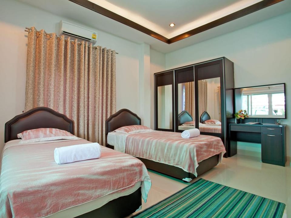 Vintc 140 5 Bedroom Pool Villa Villa in Pattaya City