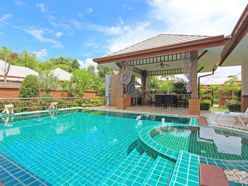 Vintc 140 5 Bedroom Pool Villa Villa in Pattaya City