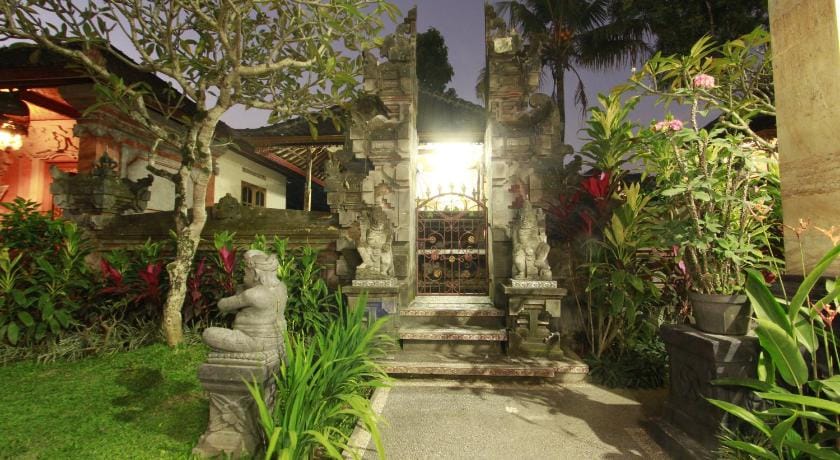 Suryadina Guest House Bed and Breakfast in Ubud