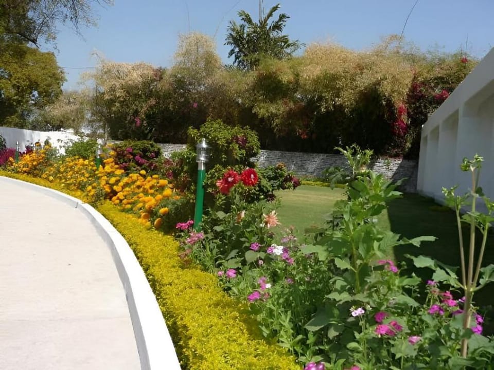 Hotel Ganesha Garden villa Hotel in Uttar Pradesh