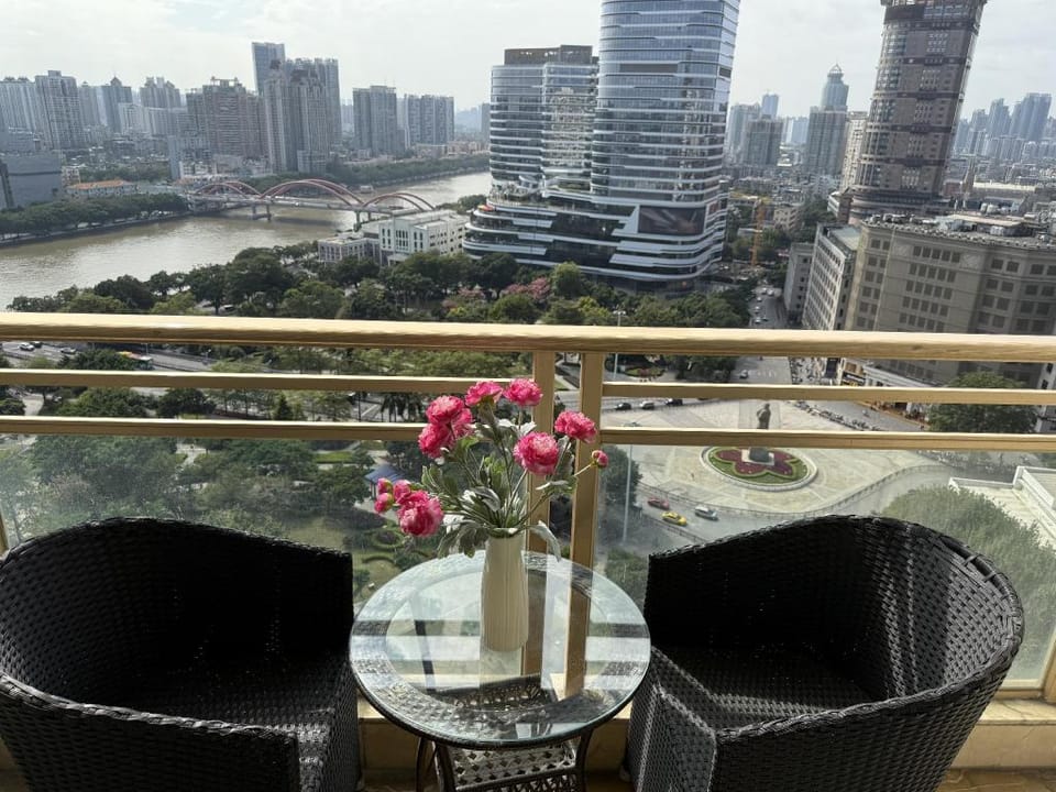 WAIFIDEN Guangzhou HaiZhu Square WanYi Apartment-Canton Fair Free Shuttle Bus Hotel in Guangzhou